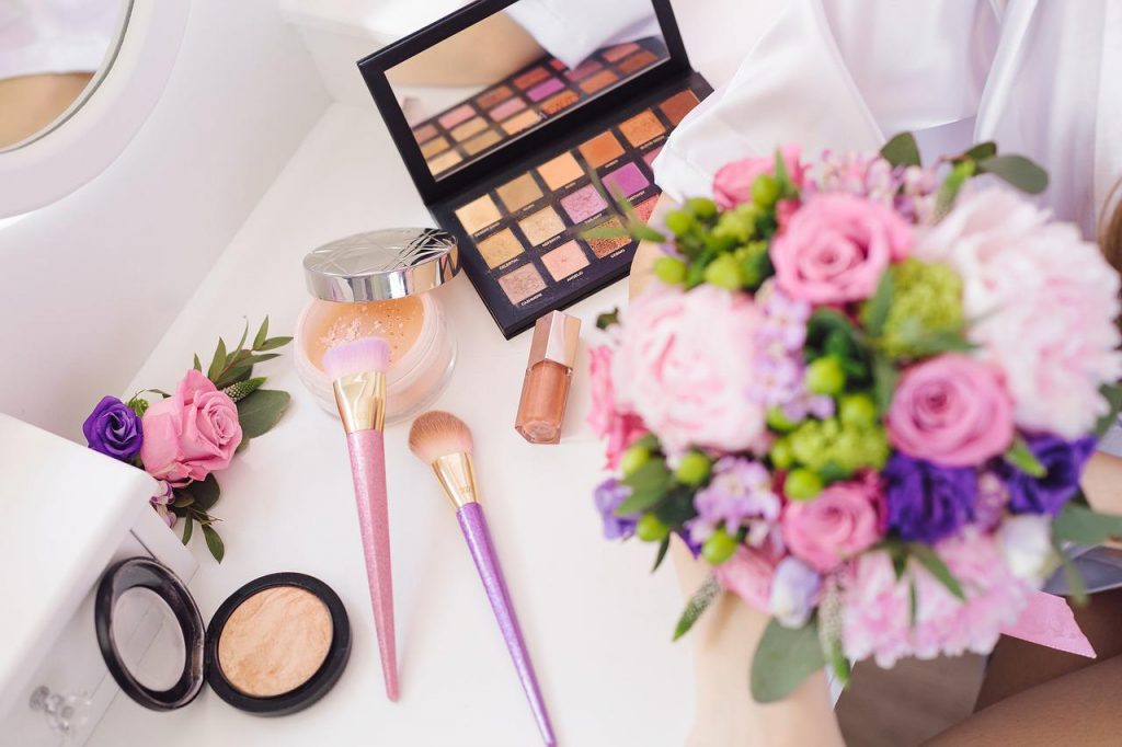 bouquet, eyeshadow, makeup-4736413.jpg